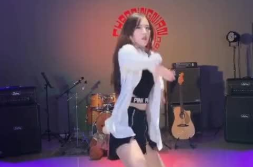 爵士舞小姐姐动作,小姐姐的动感舞姿解析