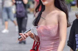 粉色长发小姐姐壁纸,梦幻小姐姐壁纸赏析