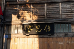 发疯文学:为负面情绪正名_发疯文学 中国青年报