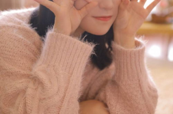 室内毛衣少女写真,室内毛衣写真风情