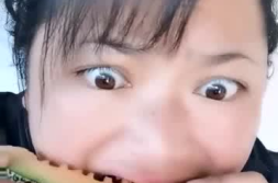 农村女网红吃瓜视频大全,趣味横生,笑料百出
