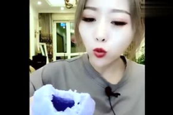 台湾三个小姐姐吃冰块,清凉夏日谁主沉浮？